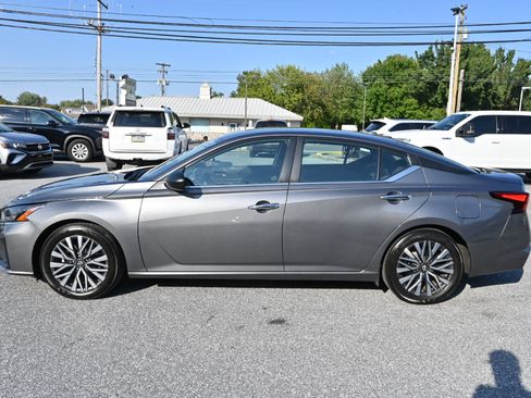 Used 2024 Nissan Altima 2.5 SV image 8
