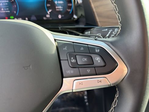 Used 2024 Volkswagen Atlas SE image 18