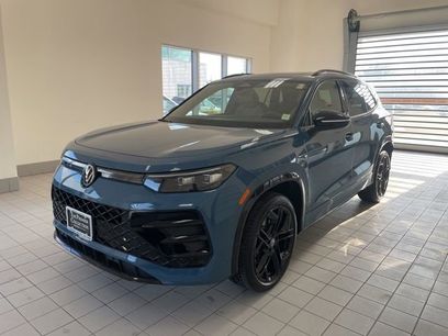 Certified 2025 Volkswagen Tiguan SE R-Line