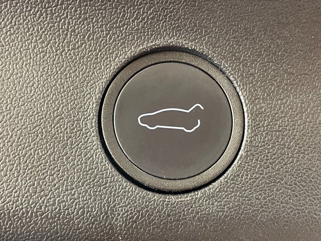 Used 2022 Tesla Model Y Performance AWD/4WD image 13