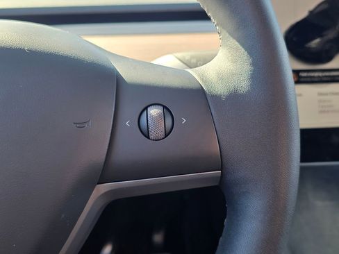 Used 2025 Tesla Model Y Performance image 26