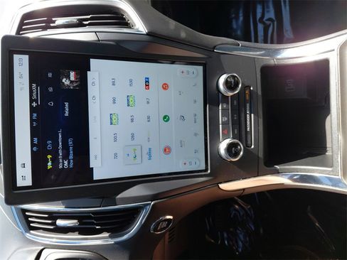 Used 2024 Ford Edge Titanium image 16