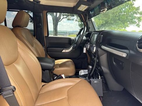 Used 2015 Jeep Wrangler Unlimited Sahara AWD/4WD image 11