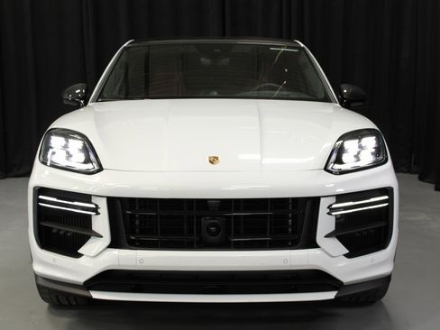 New 2025 Porsche Cayenne Turbo GT image 10