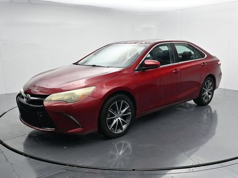 Used 2016 Toyota Camry XSE w/ Moonroof Package FWD image 4