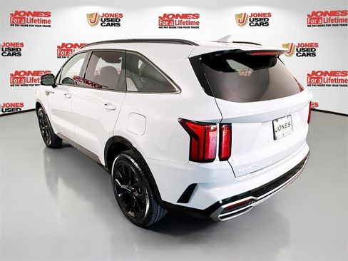 Used 2023 Kia Sorento SX image 2