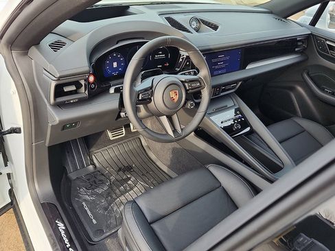 New 2026 Porsche Macan 4S Electric image 4