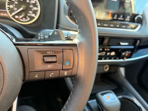 Used 2023 Nissan Rogue SL w/ SL Premium Package image 19