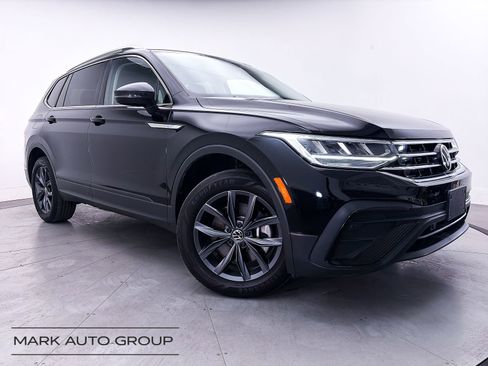 Used 2023 Volkswagen Tiguan SE AWD/4WD image 1