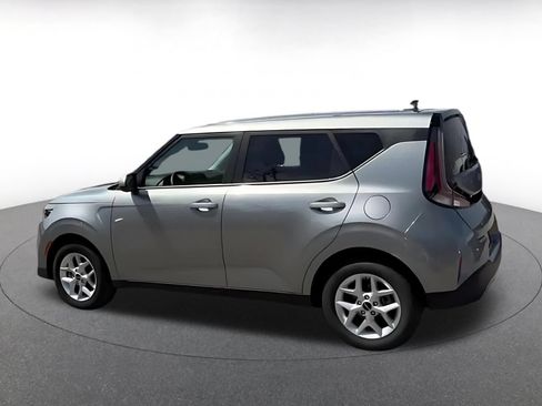 Used 2025 Kia Soul LX w/ LX Technology Package FWD image 9
