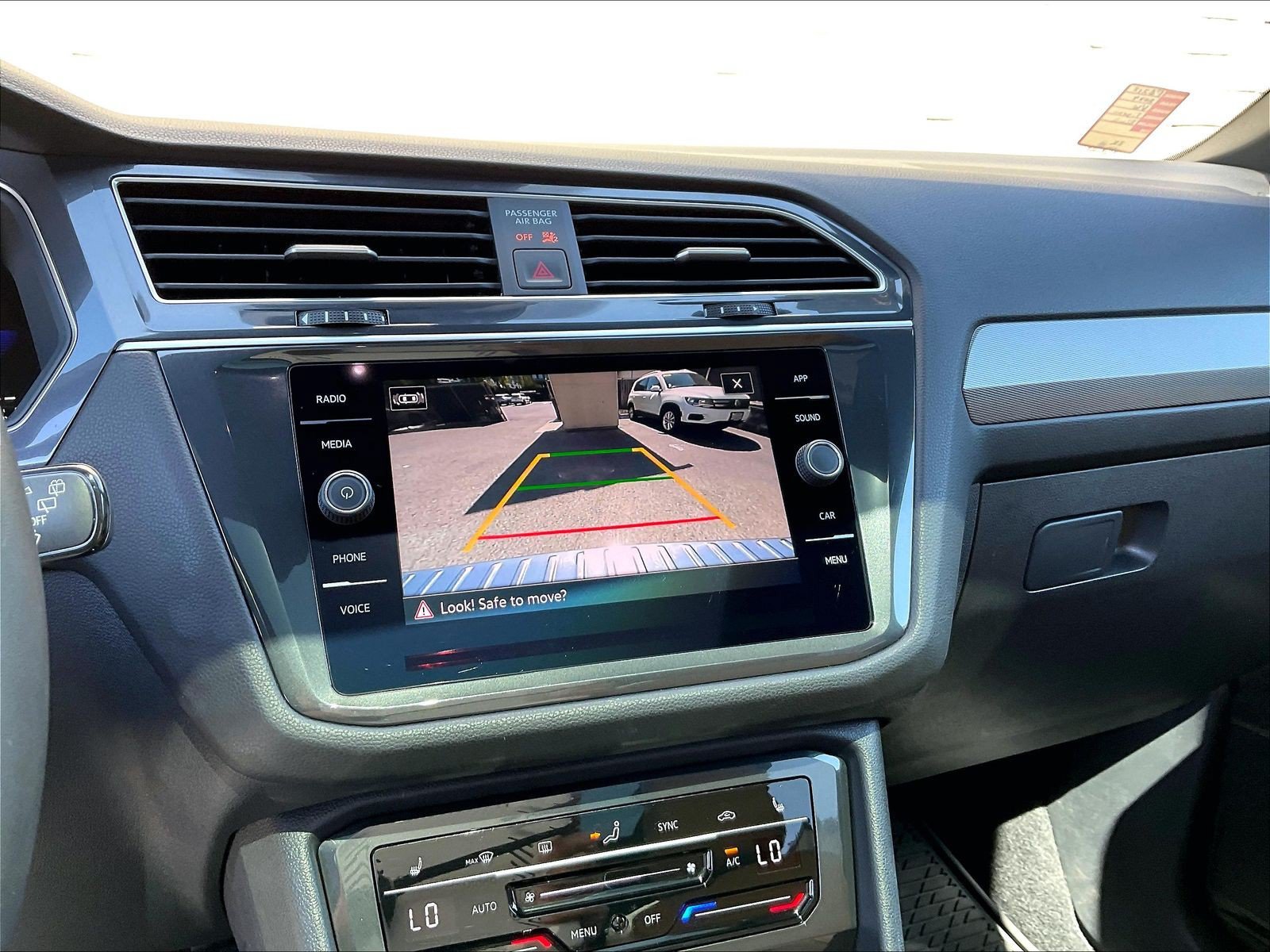 Certified 2024 Volkswagen Tiguan SE w/ Panoramic Sunroof Package AWD/4WD image 21