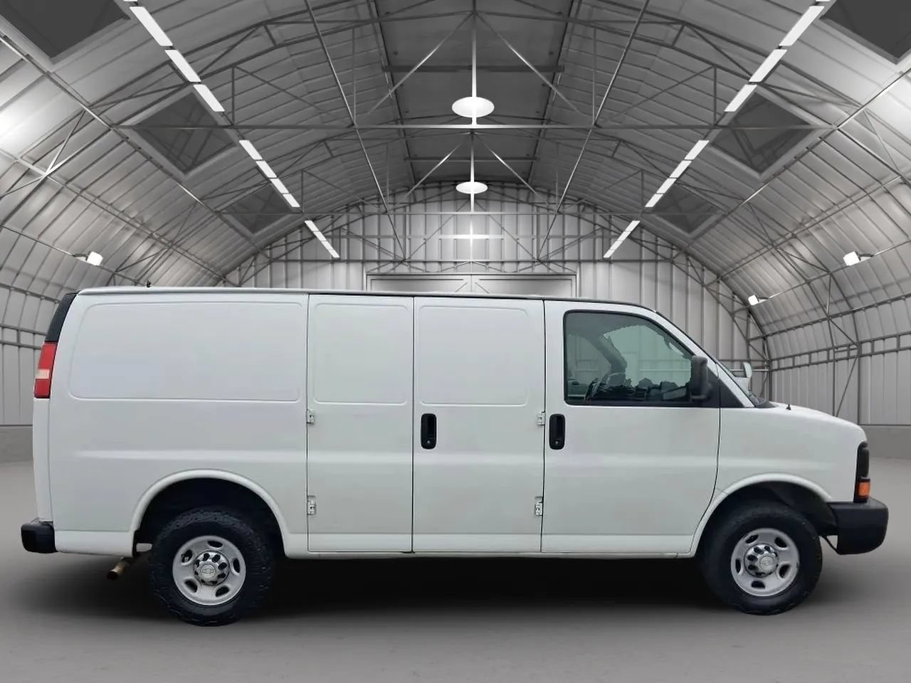 Used 2015 Chevrolet Express 2500 RWD image 6