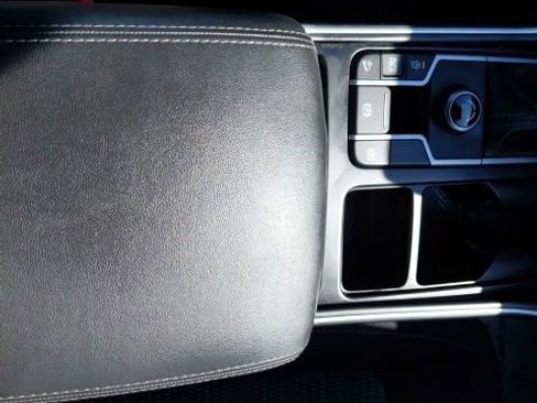 Certified 2025 Kia Sorento LX image 14