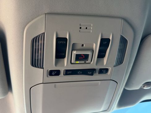 Used 2020 Toyota Highlander Limited image 22