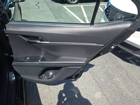 Used 2019 Toyota Camry SE FWD image 21