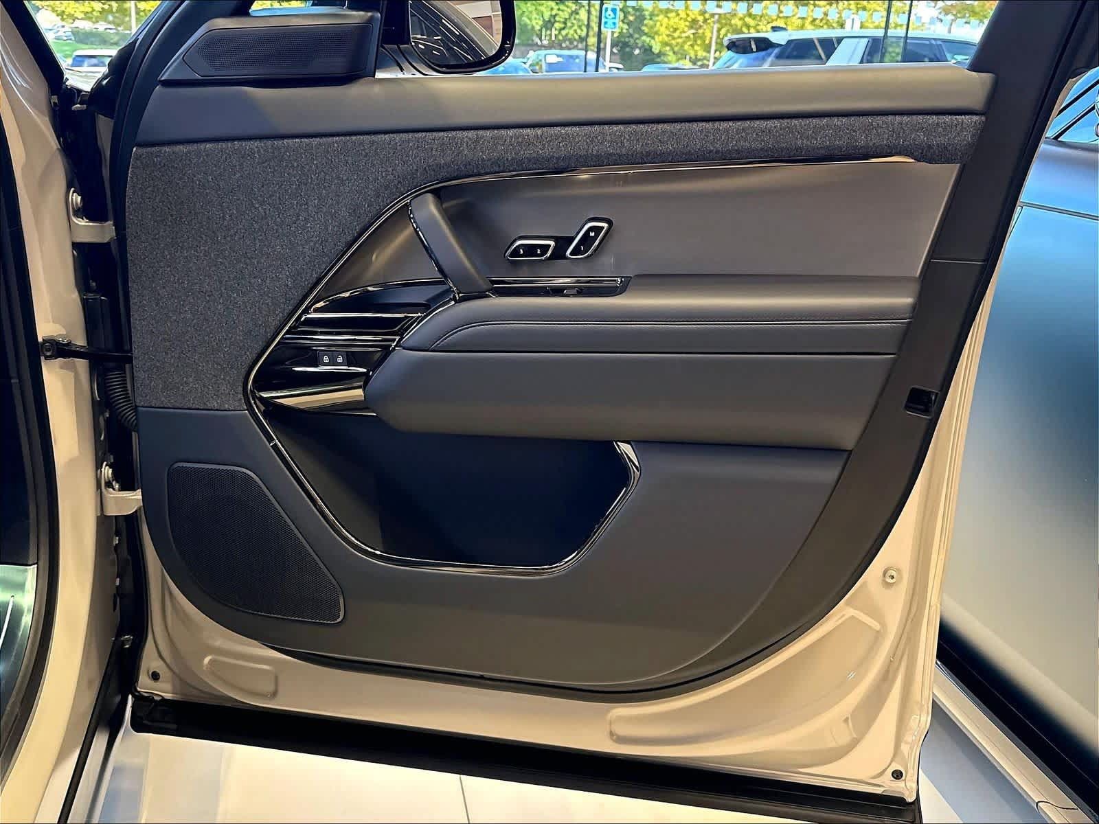 New 2026 Land Rover Range Rover Sport SE AWD/4WD image 29