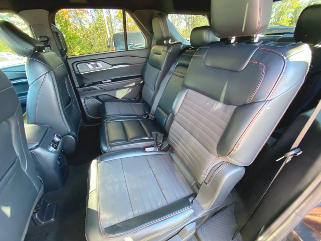 Used 2025 Ford Explorer ST-Line w/ ST-Line Street Pack AWD/4WD image 24