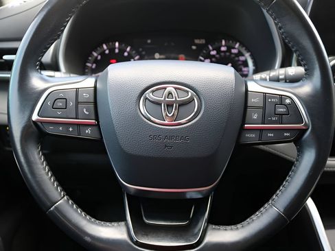 Used 2021 Toyota Highlander XSE FWD image 23