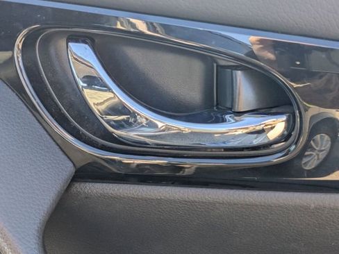 Used 2022 Nissan Rogue Sport SV image 33