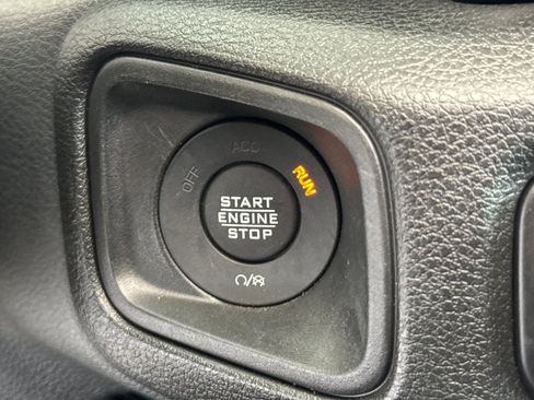Used 2024 Jeep Wrangler Unlimited AWD/4WD image 21