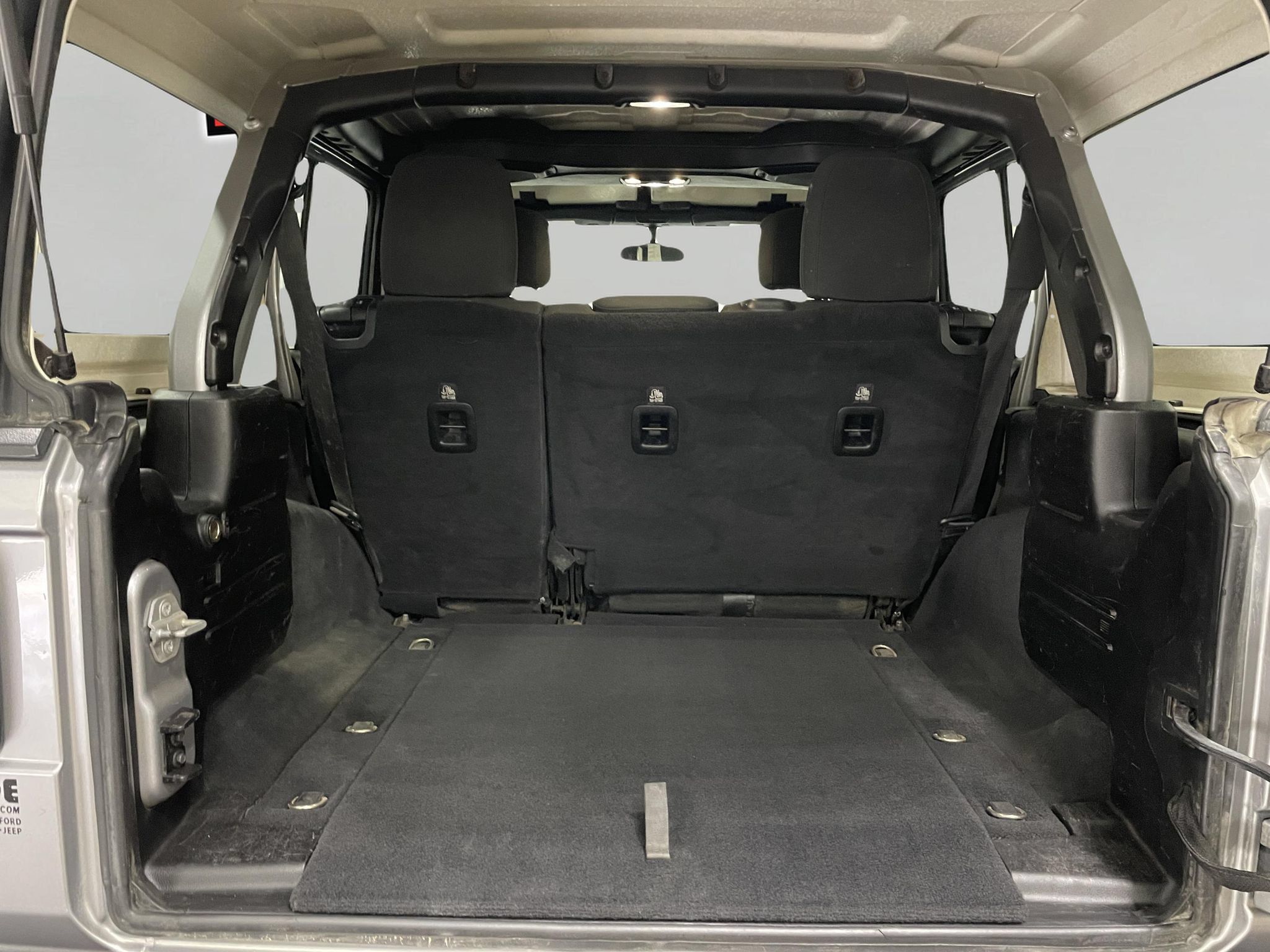 Used 2019 Jeep Wrangler Unlimited Sahara AWD/4WD image 10