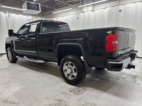 Used 2015 GMC Sierra 2500 SLT w/ Suspension Package, Off-Road image 3