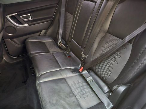 Used 2019 Land Rover Discovery Sport SE image 17