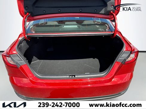 Used 2025 Toyota Camry LE w/ Convenience Package image 10