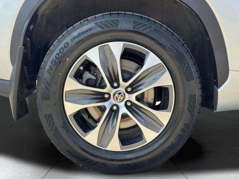 Used 2021 Toyota Highlander XLE AWD/4WD image 73
