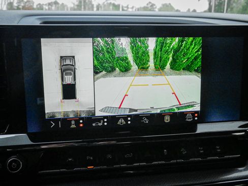 Used 2024 Chevrolet Silverado 1500 ZR2 image 25