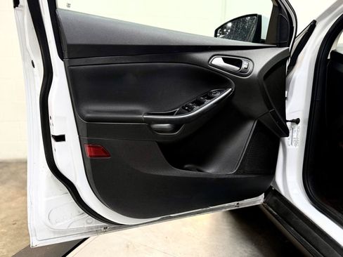 Used 2015 Ford Focus SE w/ Interior Protection Package FWD image 13