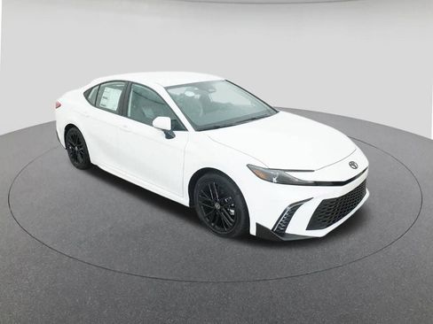 New 2026 Toyota Camry SE image 13