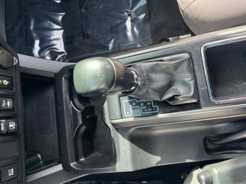 Used 2018 Toyota Tacoma TRD Off-Road AWD/4WD image 27