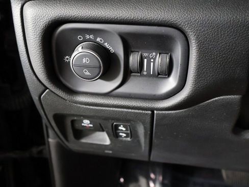 Used 2025 RAM 1500 Big Horn AWD/4WD image 39