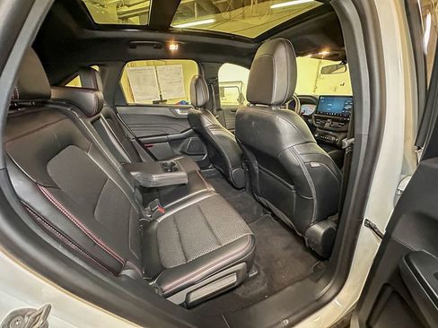 Used 2025 Ford Escape ST-Line w/ Tech Pack #1 AWD/4WD image 28