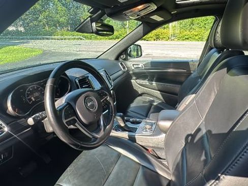 Used 2020 Jeep Grand Cherokee Limited AWD/4WD image 19