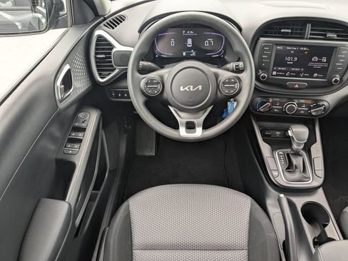 Certified 2025 Kia Soul LX w/ LX Technology Package FWD image 15
