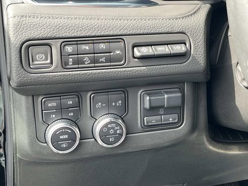 Used 2023 GMC Yukon XL Denali w/ Denali Reserve Package image 30