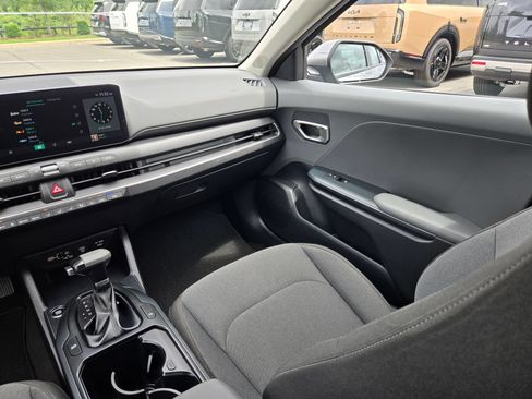 Used 2025 Kia K4 FWD image 11