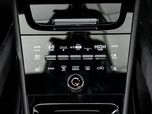 Used 2024 Porsche Cayenne image 19