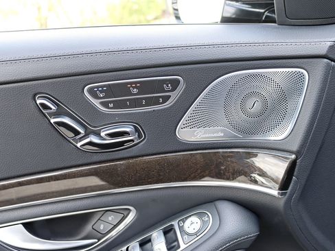 Used 2015 Mercedes-Benz S 550 4MATIC Sedan image 35