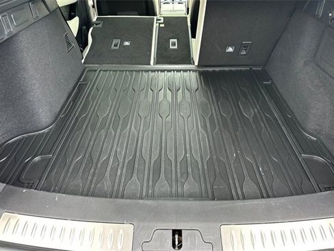 Used 2019 Land Rover Range Rover Velar S image 14