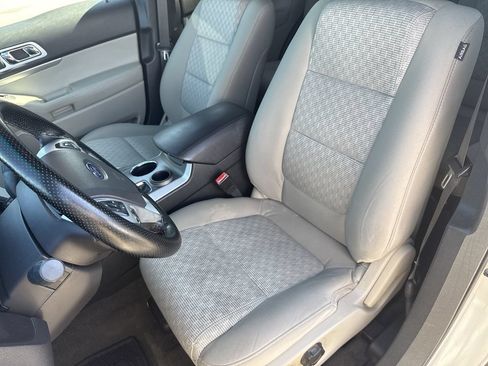 Used 2014 Ford Explorer XLT FWD image 11