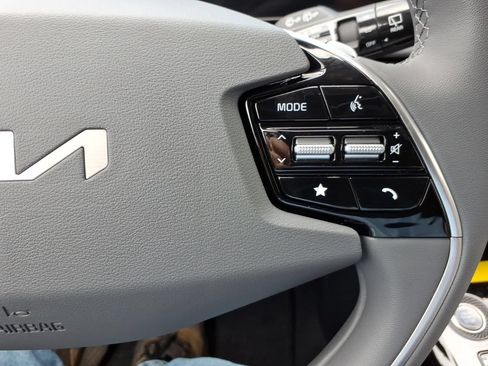 New 2026 Kia Niro EX FWD image 24