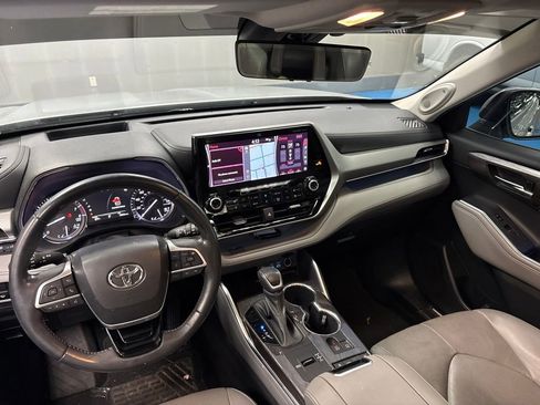 Used 2022 Toyota Highlander Platinum FWD image 27