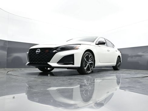 New 2026 Nissan Altima 2.5 SR AWD/4WD image 21