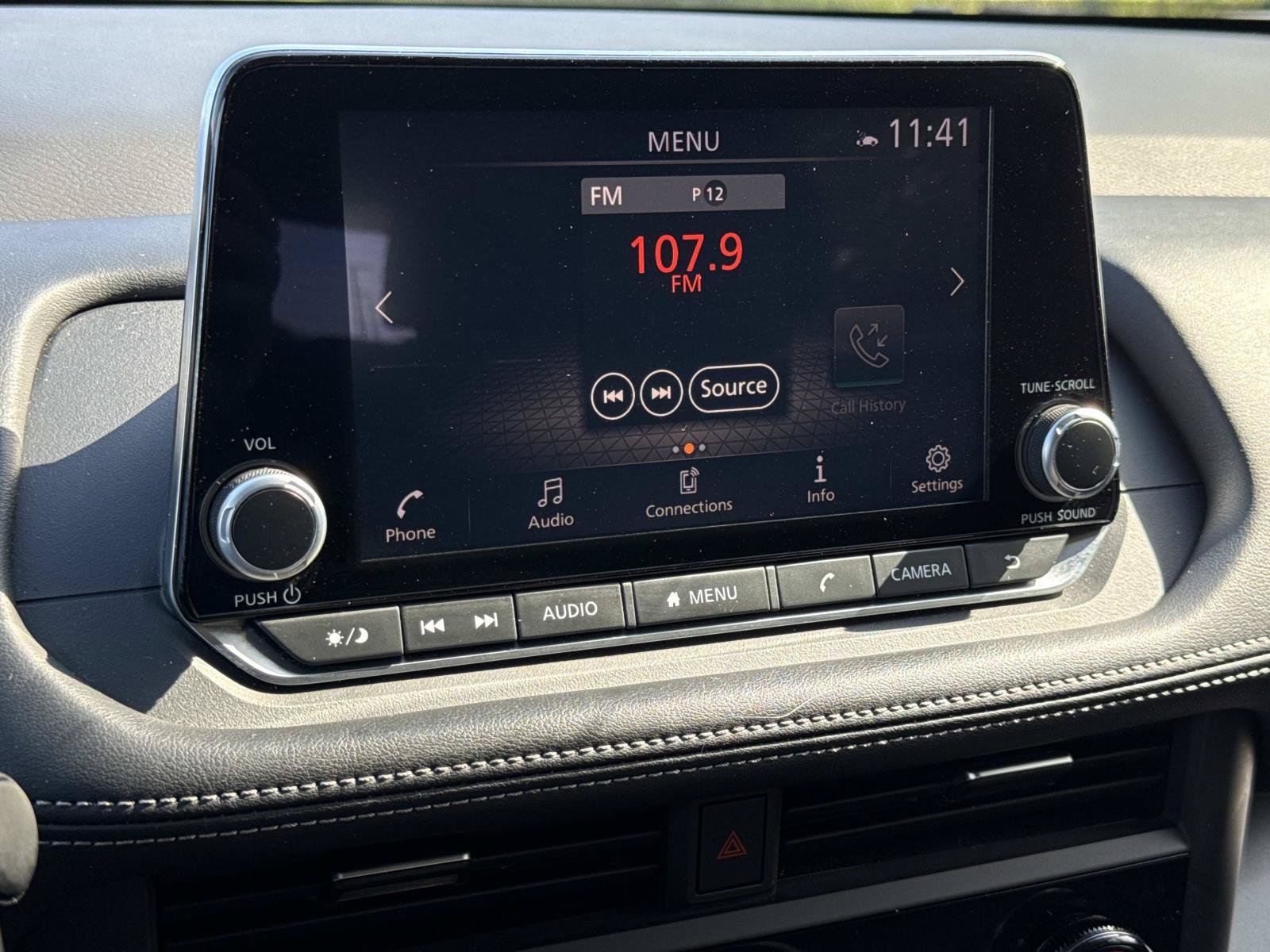 Used 2025 Nissan Rogue SV AWD/4WD image 9