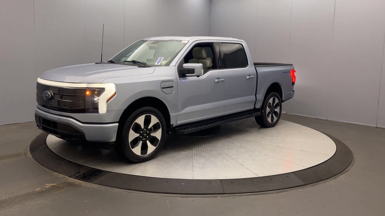 Used 2022 Ford F150 Lightning Platinum AWD/4WD image 9