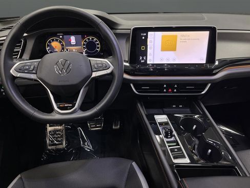 Used 2024 Volkswagen Atlas Peak Edition SEL image 5