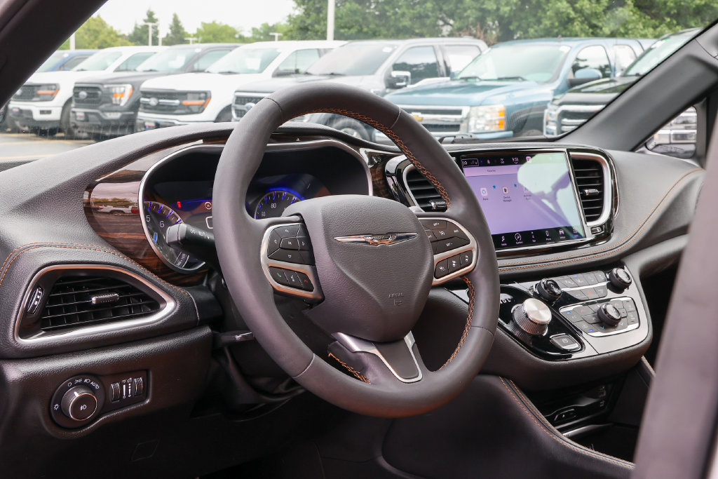 Used 2022 Chrysler Pacifica Pinnacle AWD/4WD image 34